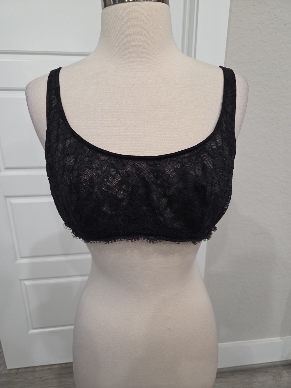 Victoria's Secret Black Underwire Lace Bralette Size 36C
